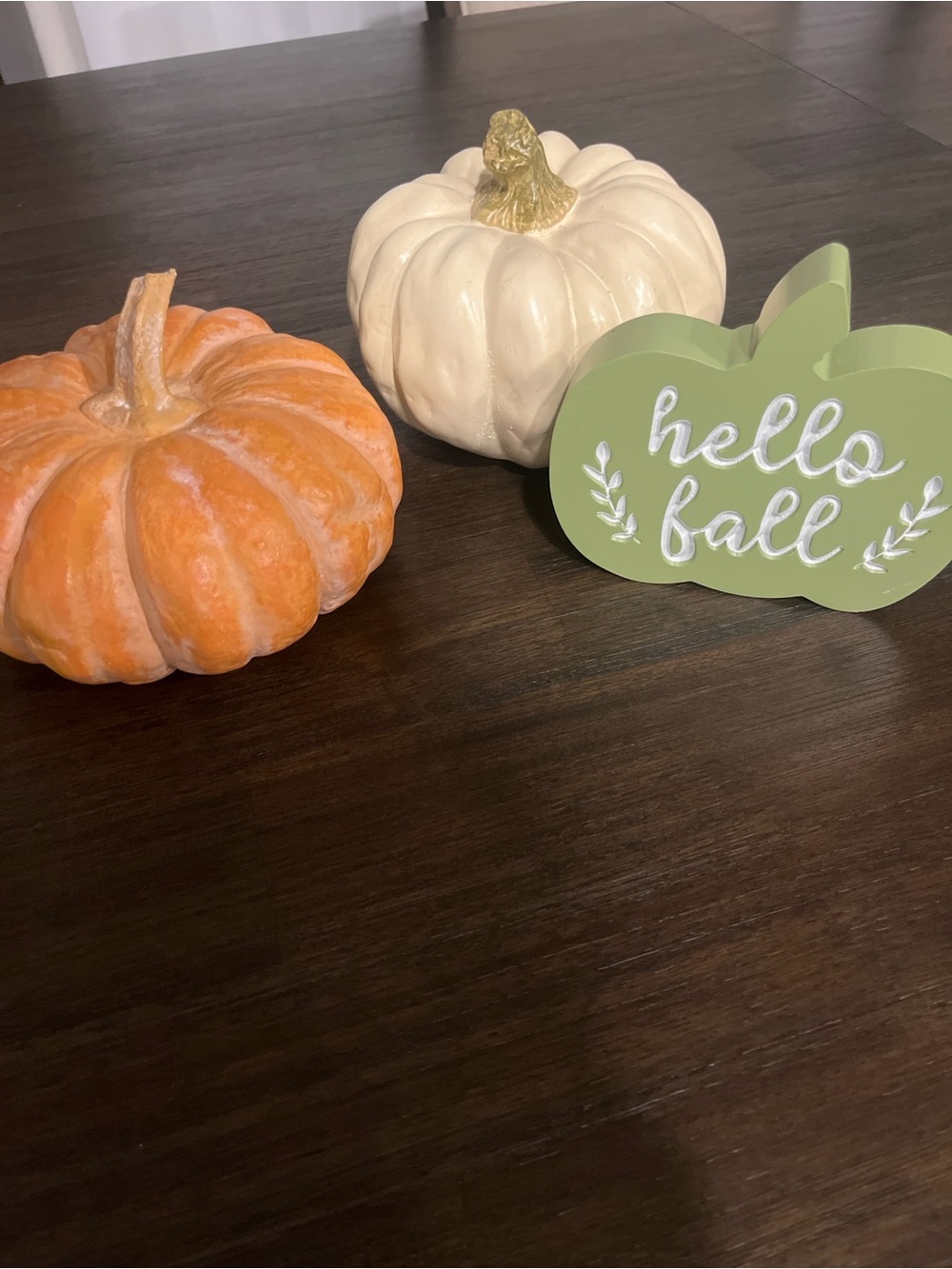 Hello Fall~ two resin pumpkins and a wooden fall sign. NWOT
#fall #autumn